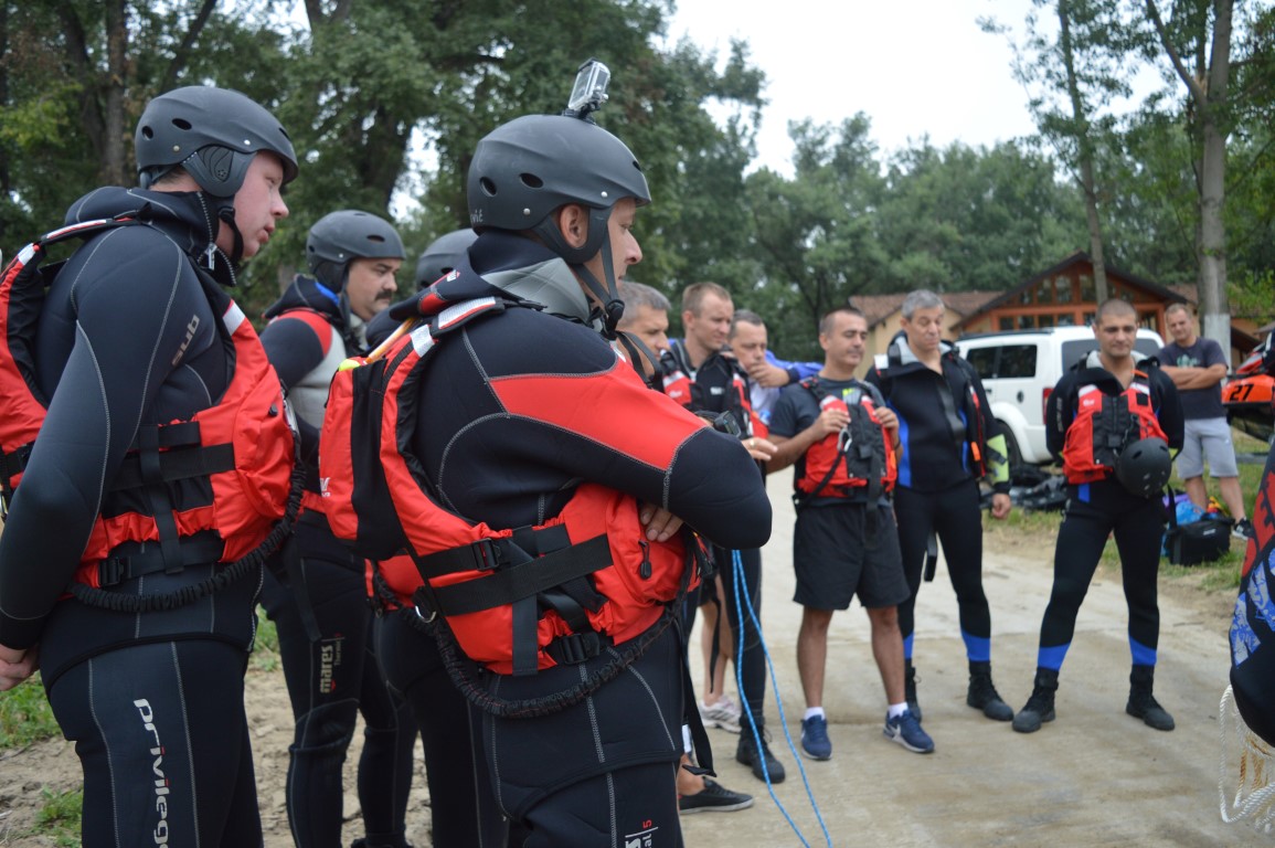 OBUKA PRIPADNIKA SEKTORA ZA VANREDNE SITUACIJE style=